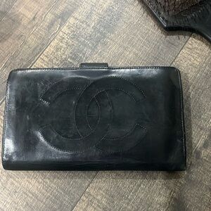 Chanel black caviar wallet